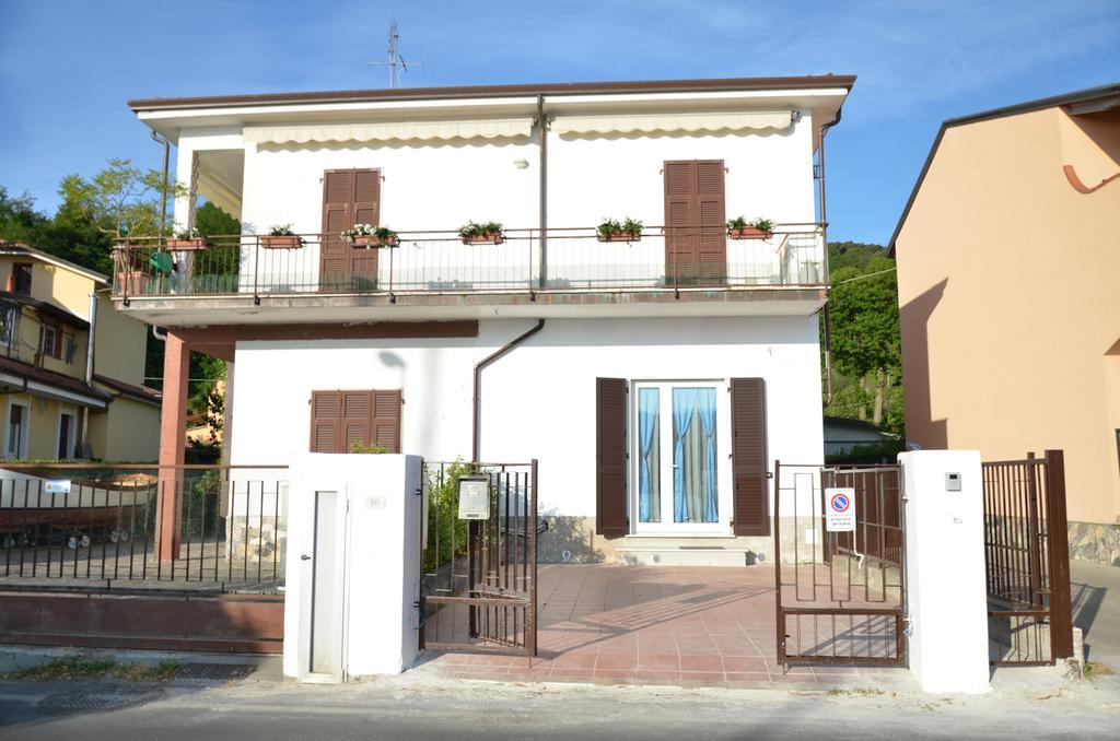 La Perla Del Magra Holidays House Holiday home