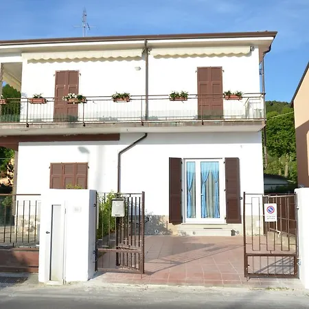 La Perla Del Magra Holidays House Monte Marcello Exterior photo
